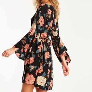 (NWT) Always Love Floral Long Sleeve Billabong
